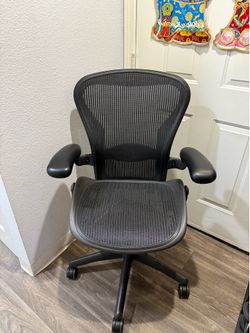 Herman miller Aeron ( SIZE B ) FULLY LOADED !!