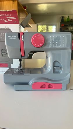 Small sewing machine
