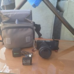 High-end Sigma fp full-frame mirrorless camera paired with a premium Sigma 14mm f/1.4 DG DN Art lens.

