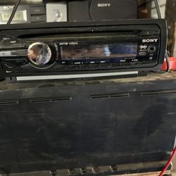 Car Stereo Sony works good has Bluetooth