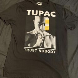 Tupac shirt Size L 