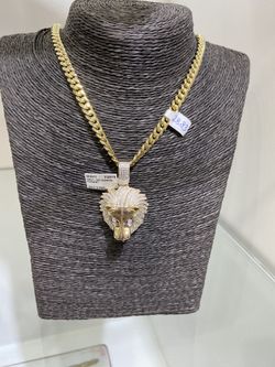 10k gold Miami cuban chain and diamond pendant charm combo for a good price!!