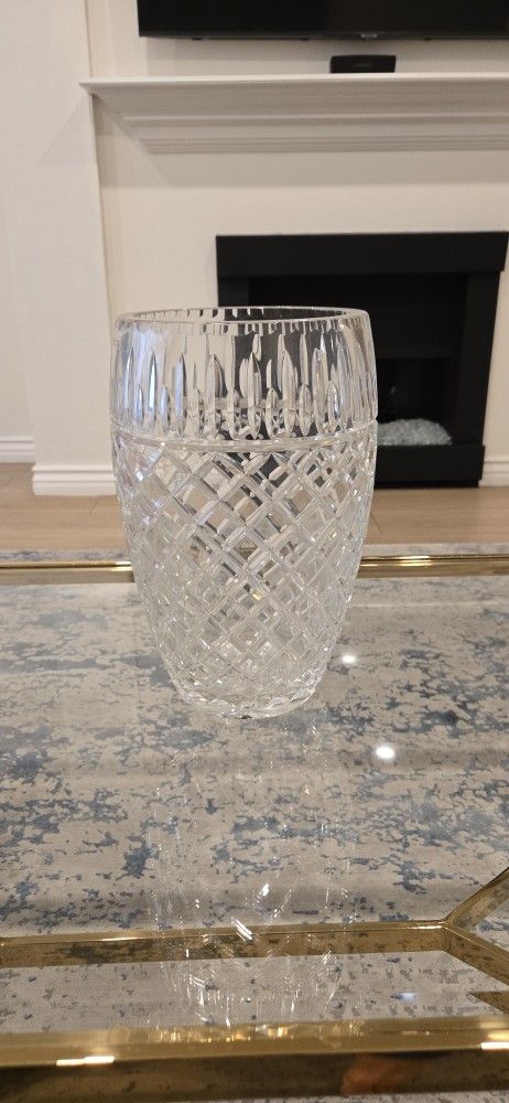 Brand New Elegant Diamond Cut Large Crystal Flower Vase. 12x7 inches