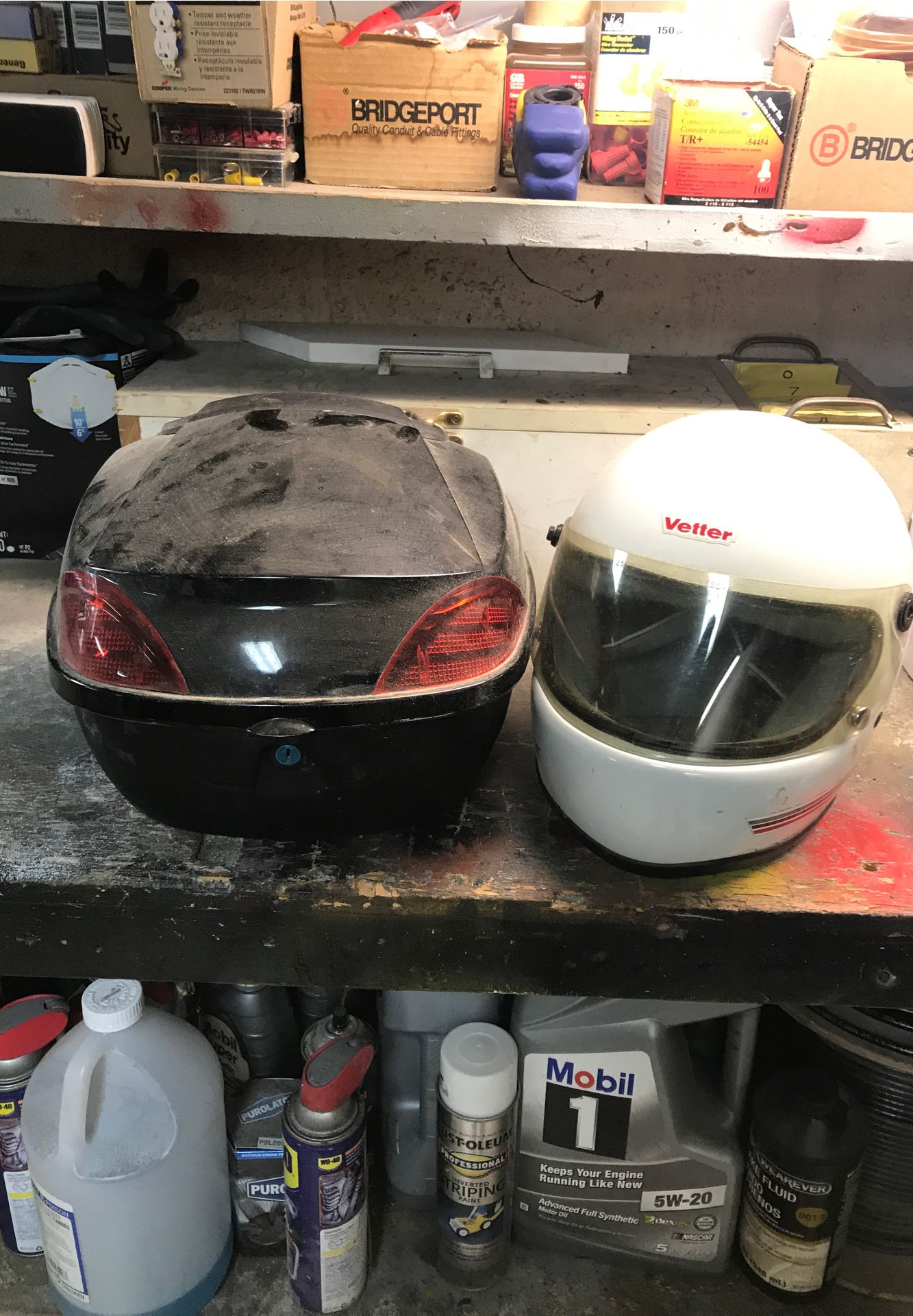 Médium helmet and carry our motorcycle