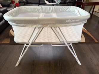 MiClassic Baby Bassinet with Mesh Sides