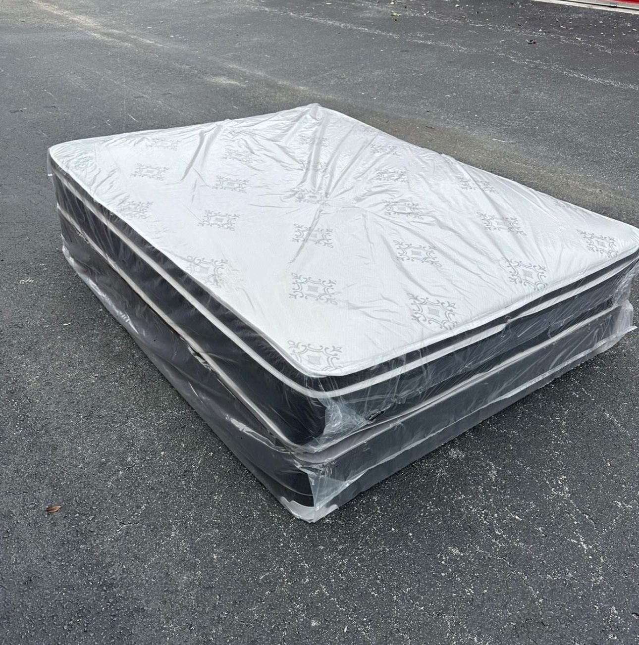 NEW Mattress Queen Size Pillowtop With Box Spring // Offer