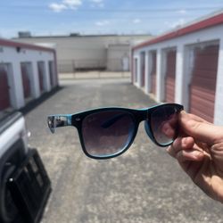 Ray Bands Minor Scratch