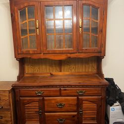 Table With Hutch And 4 Matching Chairs Plus 1 Additional 