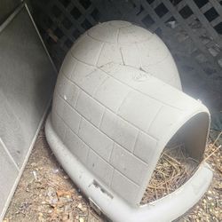 🏠 Petmate Indigo Doghouse – $65 (Fayetteville)

Got a gently used Indigo Petmate Doghouse up for grabs! This is the igloo-style shelter — tough build