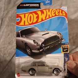 Gold finger James Bond Aston Martin 