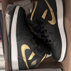 New Air Jordan 1 MID