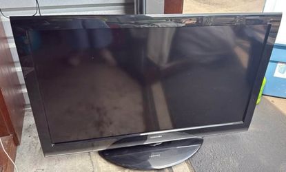 Toshiba 46” 1080p Full HD LCD TV – Works Great – 3 HDMI