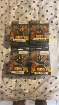 Kiss Figurine