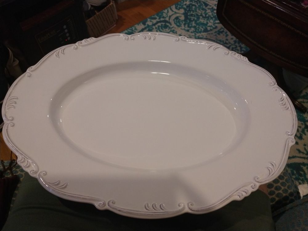 Pier One serving platter, no chips