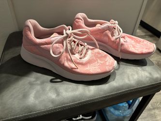 Women’a Nikes