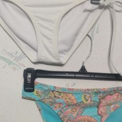 2 (S) Bikini Bottoms 