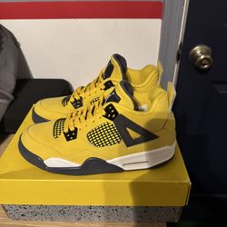 Jordan Retro 4 “Lightning” Size 7