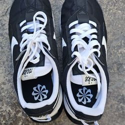 women's NIKE shoes size 7