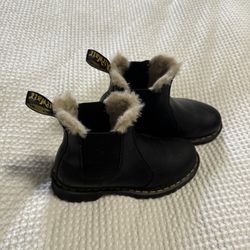 Dr martins Winter Series - size 8