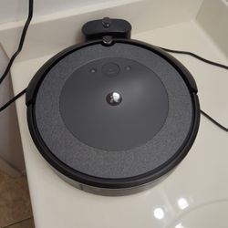 Roomba i3 EVO
(3150) Wi-Fi Connected
Robot Vacuum