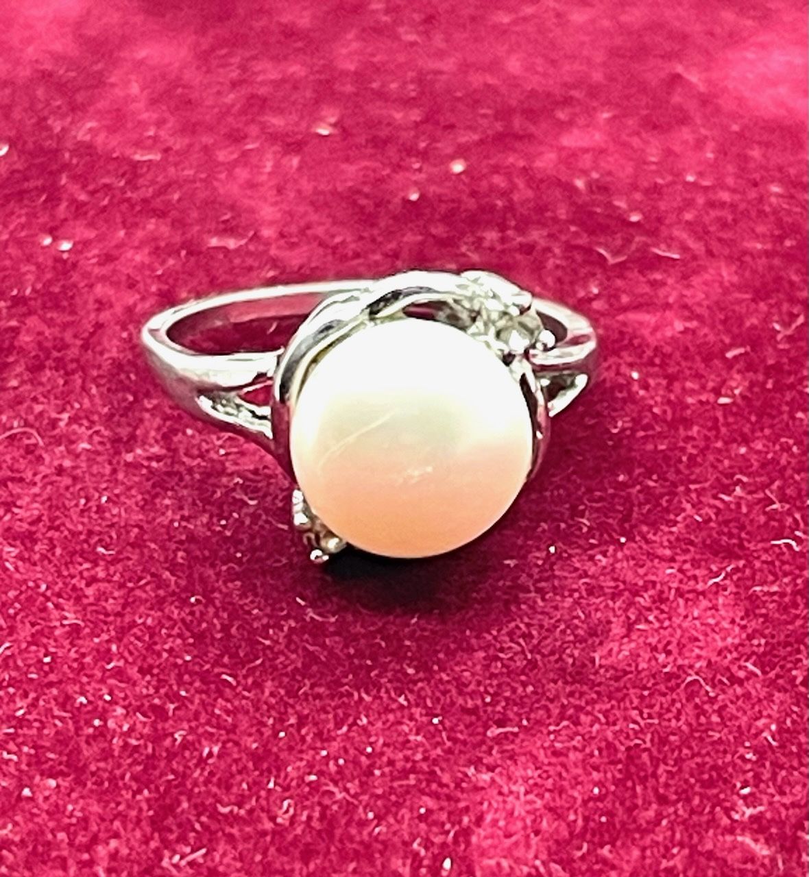 Stunning Sterling Pearl Ring Sz. 5.25