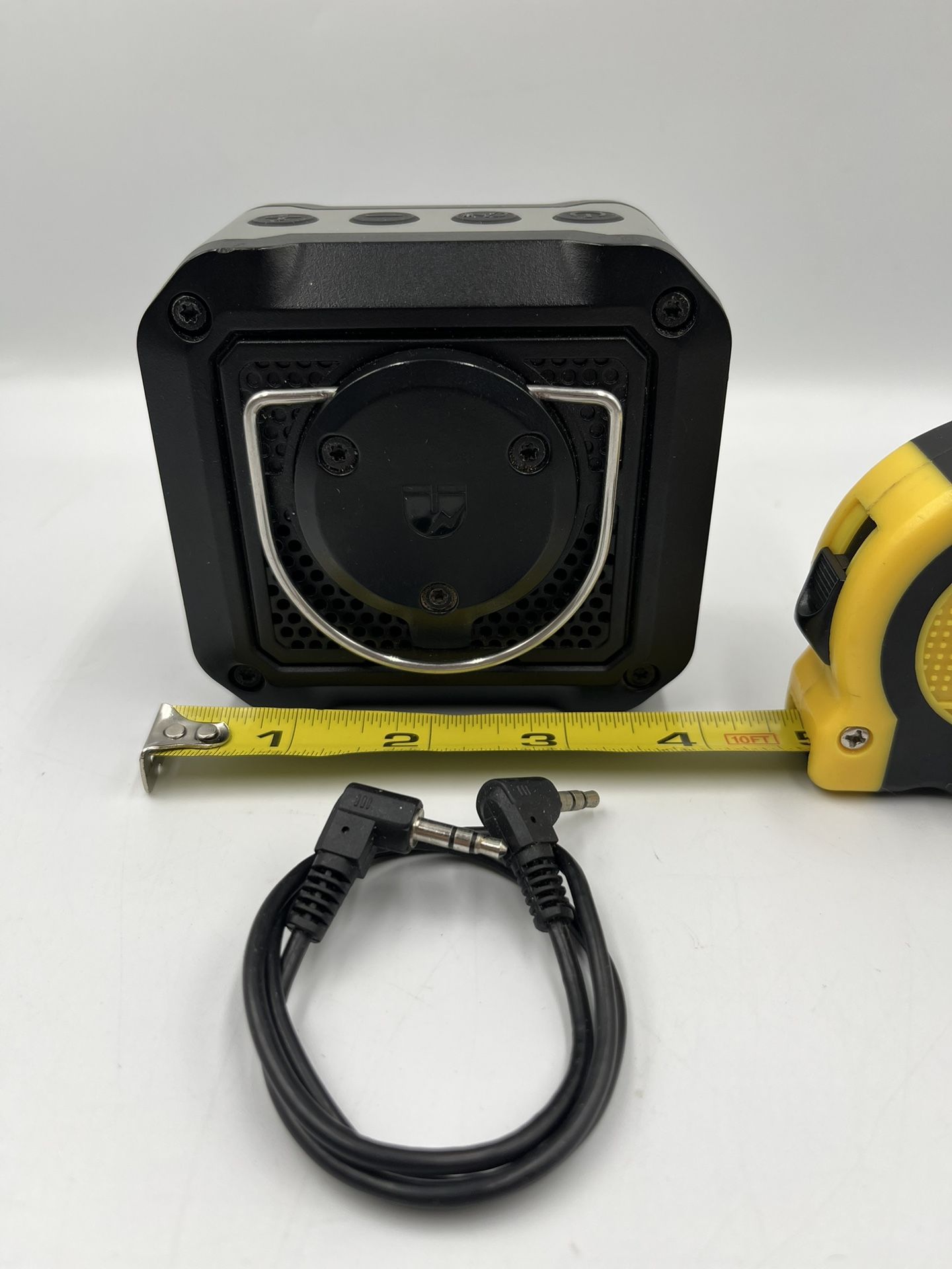 Strong Magnetic Bluetooth Speaker, Charger π Not Included. Yes It Works!