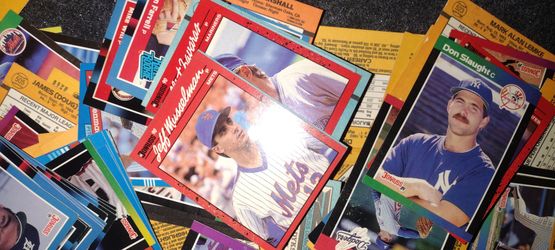 Five or six hundred baseball cards selling in lot!!