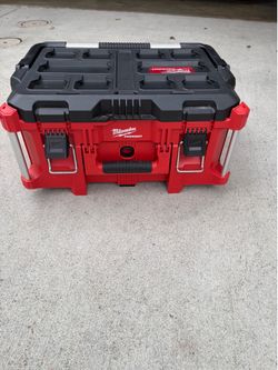 Milwaukee Packout Tool Box