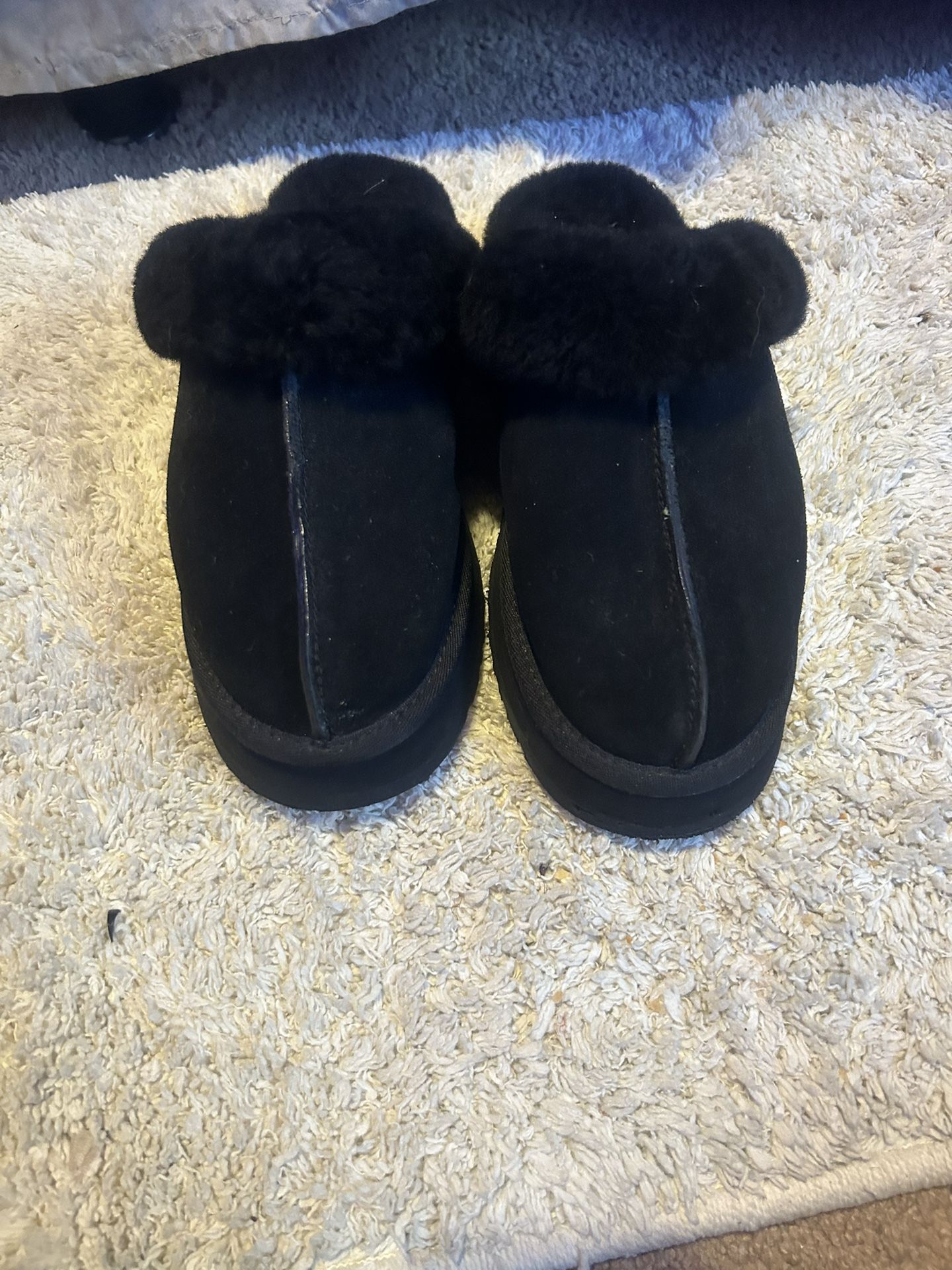 UGG- Women’s Disquette black platform slippers 