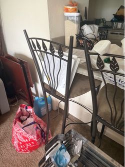 4 Metal Barstools