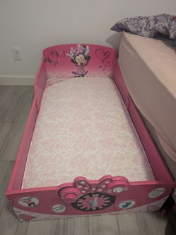 Minnie Mouse Toddler Bed with Mattress