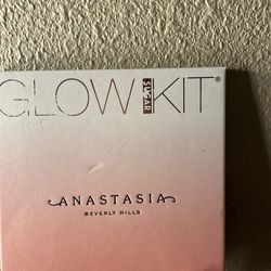 Highlighter makeup palette