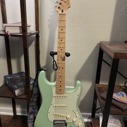Limited edition Player Stratocaster (Alder and Sea Foam Pearl)