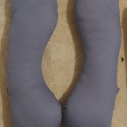 Pregnancy Pillow Long (Lightly Used)