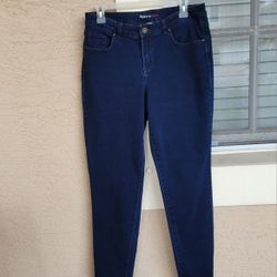 LADIES SIZE 8 CURVY SKINNY LEG JEANS by Style & Co 