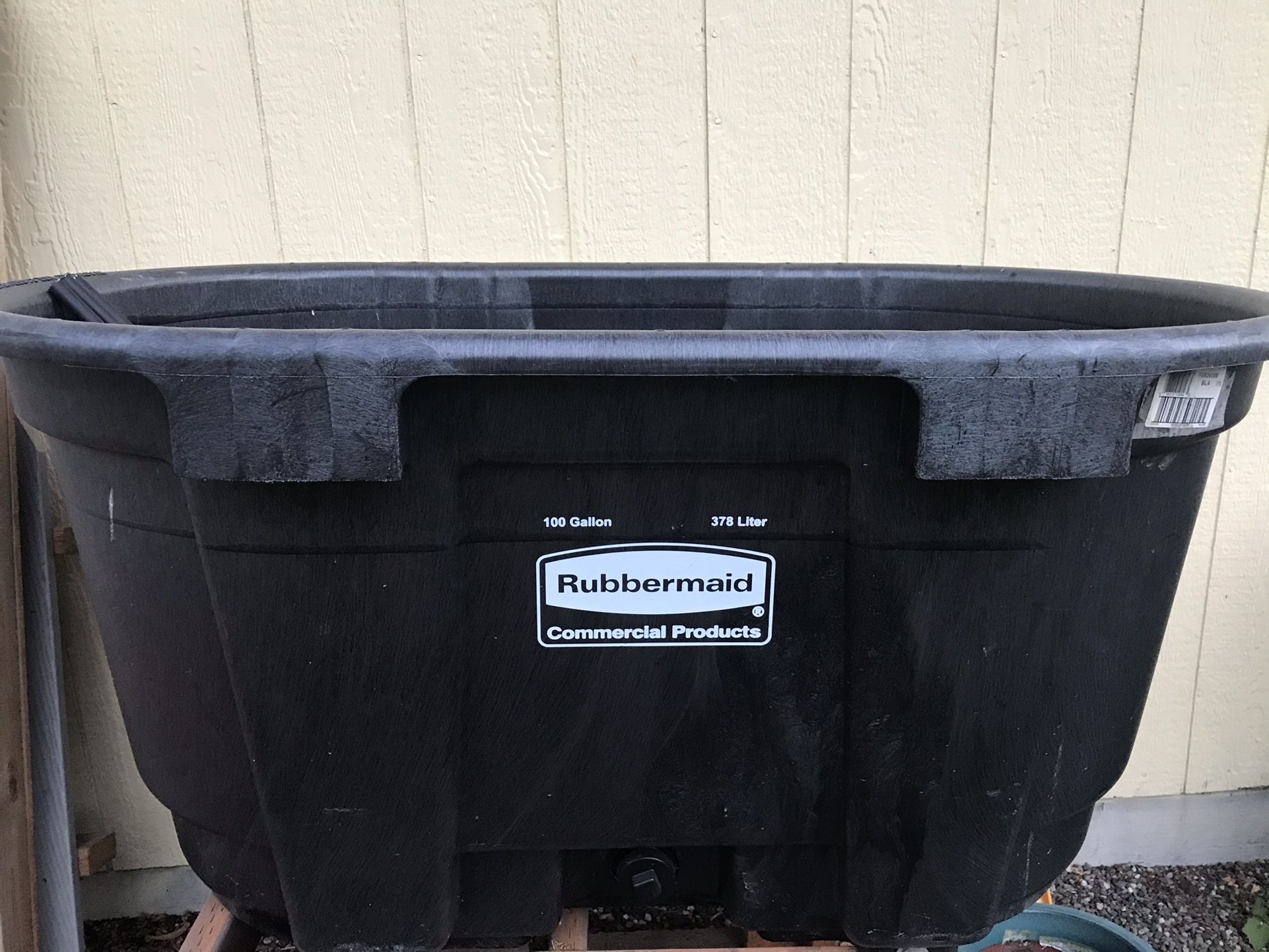 Rubbermaid 100 gal Stock Tank For Livestock for Sale in North Bend, WA