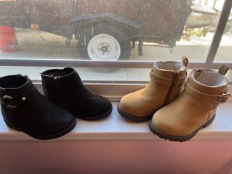 Children’s place boots size 4