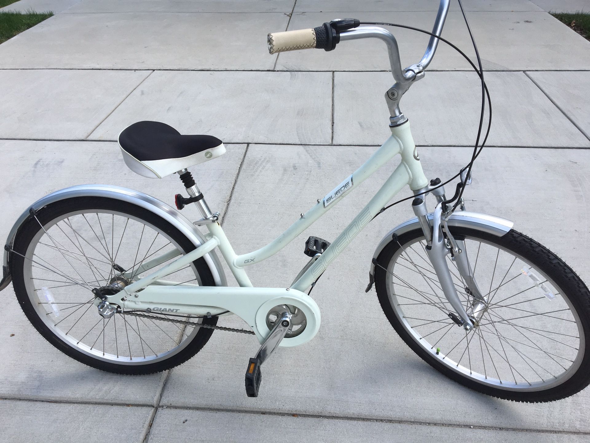 GIANT “Suede GX” Cruiser -26” Ladies Bike