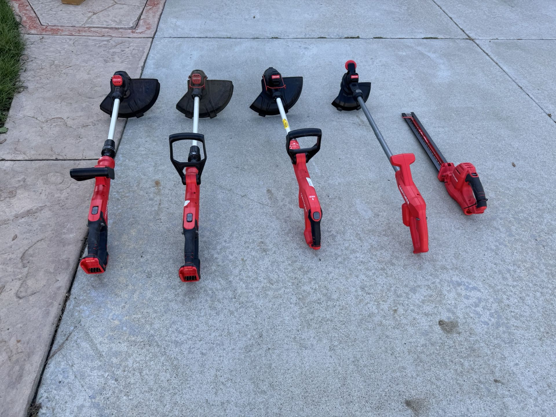 5 pieces of Craftsman Tools 2 x Model CMCST900 13in bare tool (battery not included) 1 x Model CMEST913 14in electric 1 x Model CMCST915 10in bare too
