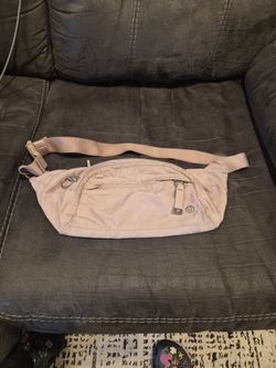 Lululemon on the beat fanny bag