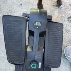 Cubii JR1 Compact Seated Under Desk Elliptical Trainer