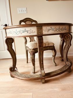 A set of Table & Chair