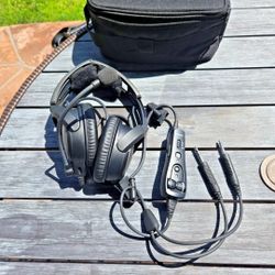 Bose A20 Aviation Headset with Bluetooth and Dual Plug Cable - Black Like New