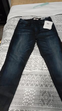 Brand new womans Guess Jean's size 32