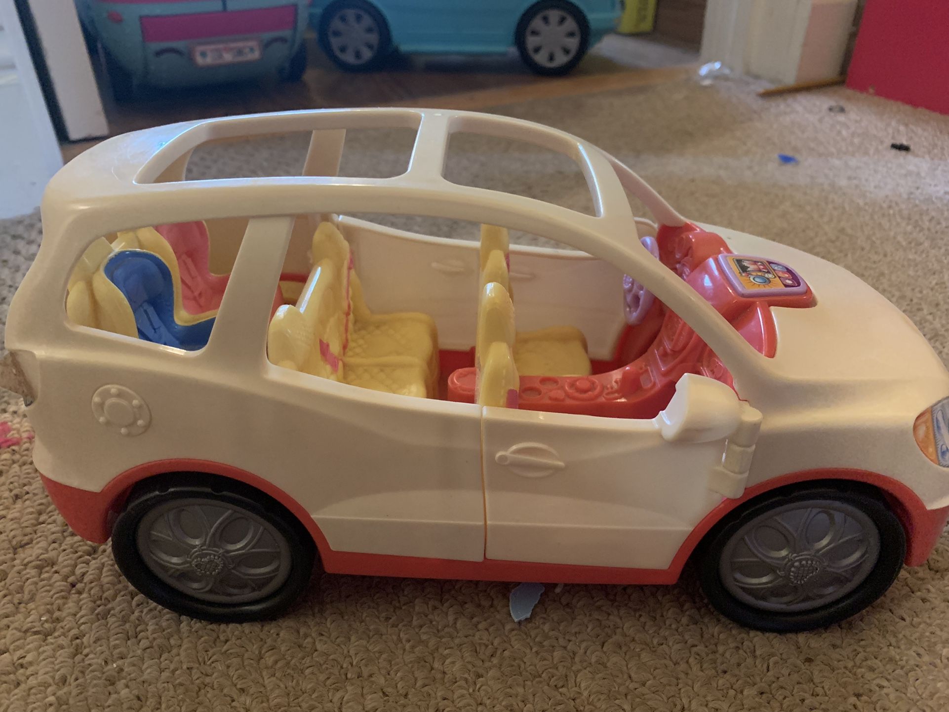 Fisher Price Loving Family White SUV Mini Van Musical Twin Car seats