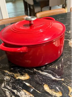 Like new Tramontina Enameled Cast Iron 7-Quart Covered Round Dutch Oven (Red)