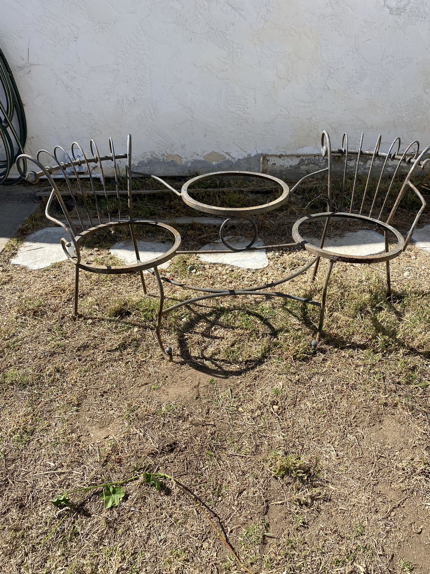 Metal Chairs With Middle Table