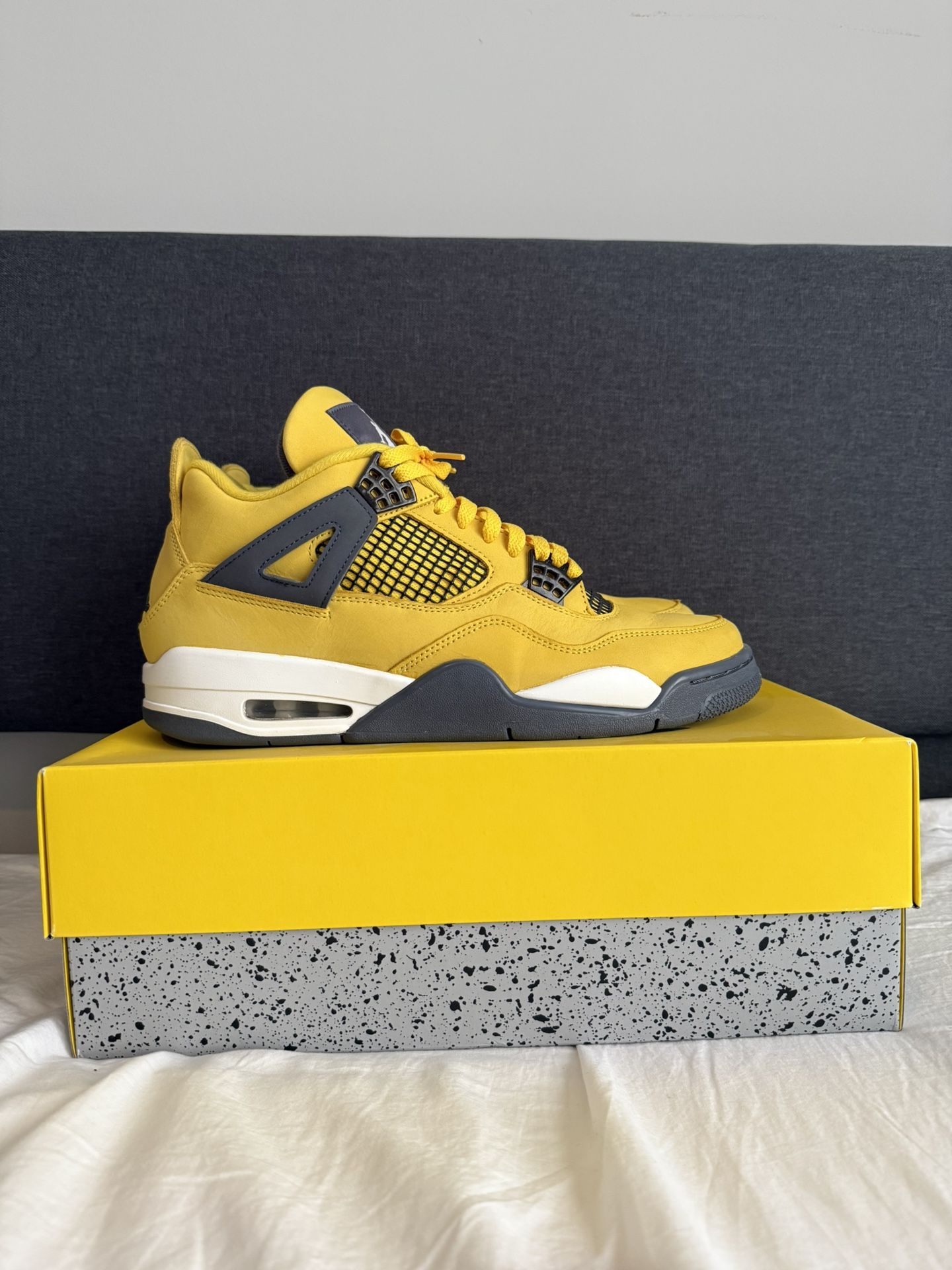 Jordan 4 Lightning