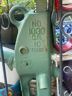 vintage mechanical railroad or house lifting jack