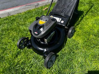 LAWN MOWER YARD MACHINE 6.5 HORSEPOWER in very good condi tion  start up on first pull  $160